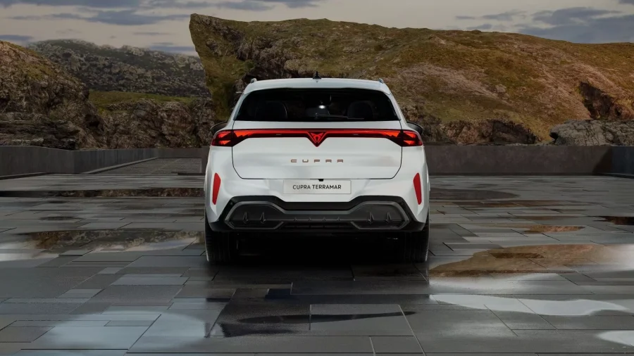 Renting Cupra Terramar1.5 eTSI 110kW DSG Blanco Glacial (Metalizado), Gris Timanfaya (Metalizado) Sin Entrada