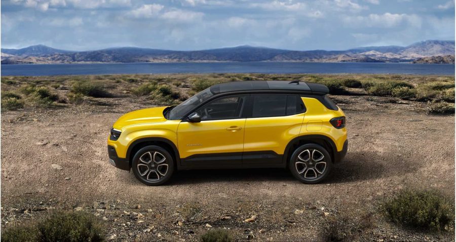Renting Jeep AvengerBEV Summit Amarillo Sun / Techo Negro, Rojo Ruby / Techo Negro, Blanco Snow / Techo Negro, Gris Stone / Techo Negro, Gris Granite / Techo Negro, Gris Storm / Techo Negro Sin Entrada