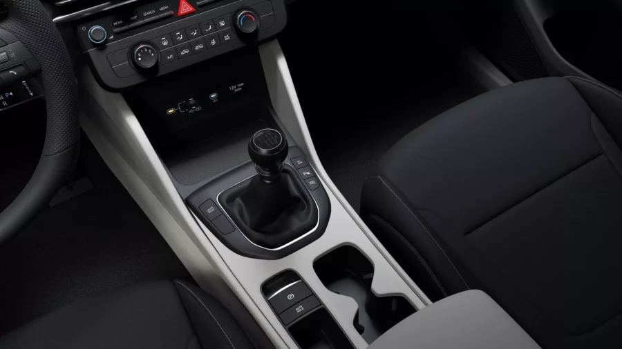 Renting Hyundai Tucson1.6D 85kW Klass Atlas White Sin Entrada