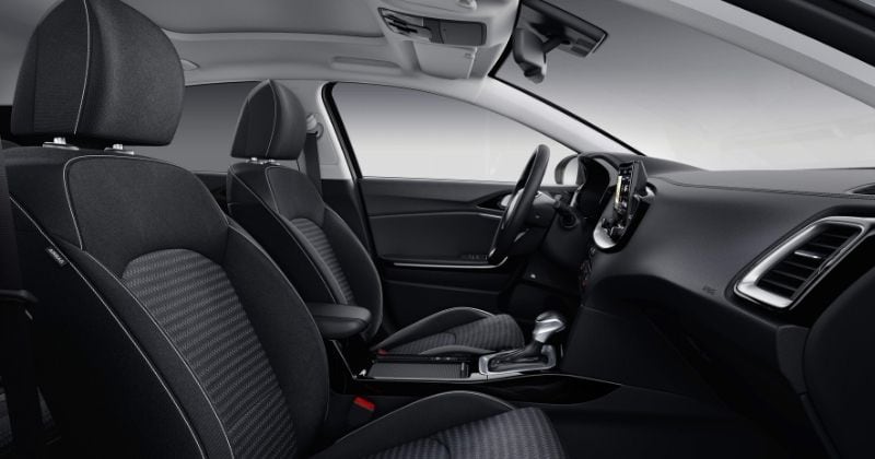 Renting Kia XCeed1.0 MHEV Drive Cassa White, Lunar Silver, Dark Penta Metal, Blue Flame Sin Entrada