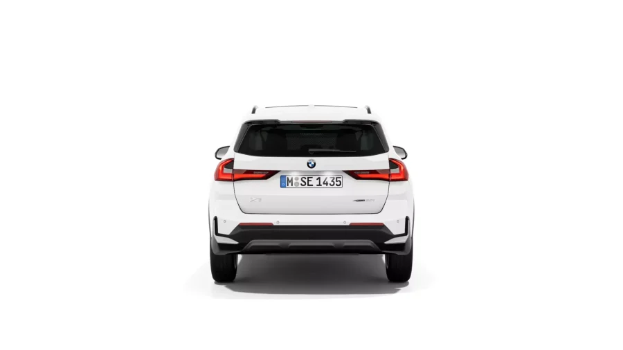 Renting BMW X1sDrive20i Alpinweis, Spacesilber Sin Entrada