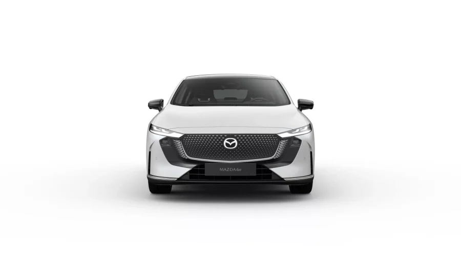 Renting Mazda 6eEV Takumi Blanco Sin Entrada