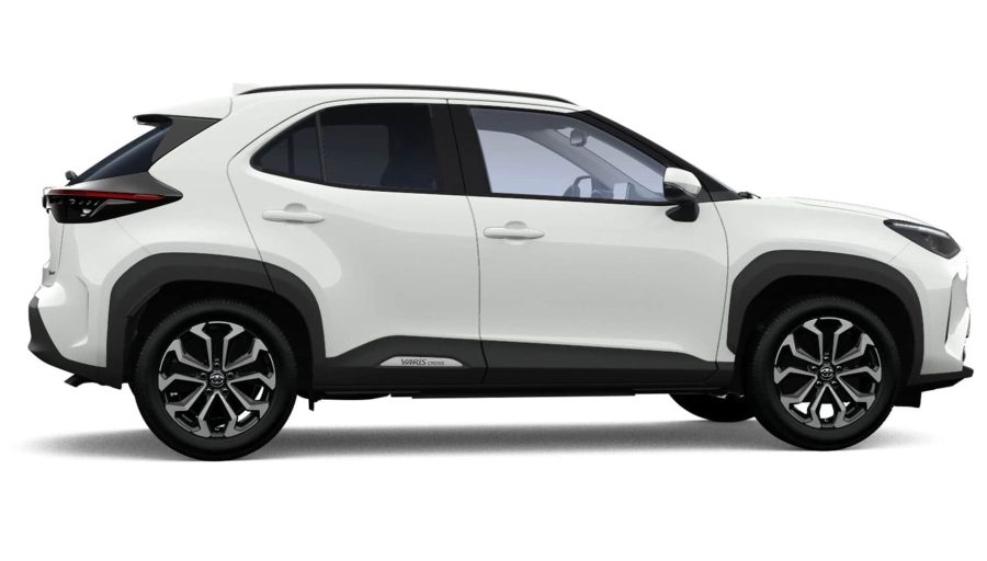 Renting Toyota Yaris CrossHybrid 130 e-CVT 5P Active Blanco Classic Sin Entrada