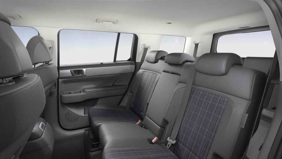 Renting Hyundai Santa Fe1.6T HEV 4X2 AT Maxx White Cream Sin Entrada