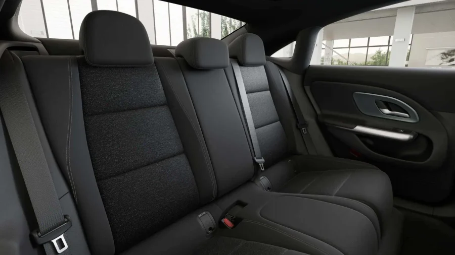 Renting Mercedes Benz CLA180 Negro Cosmos Sin Entrada