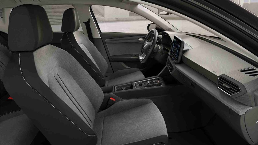 Renting Seat Leon1.5 eTSI 85kW DSG Style XL Fleet Pack Blanco Suave, Gris Magnetic Sin Entrada