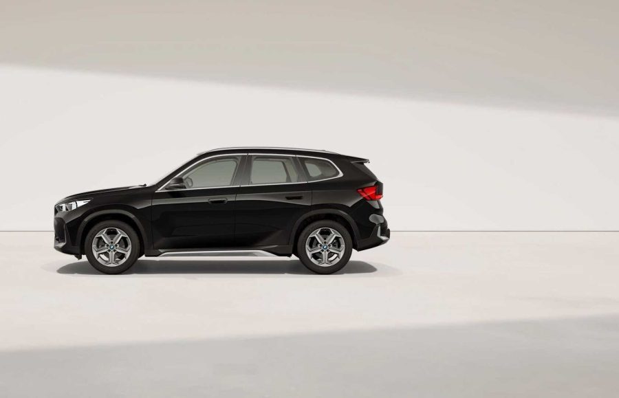 Renting BMW X1sDrive 20d Black Saphire Sin Entrada