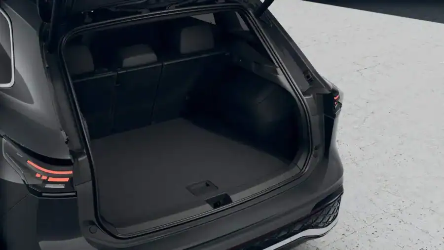 Renting Volkswagen Tiguan1.5 eTSI DSG R-Line Gris Delfín, Blanco Sin Entrada