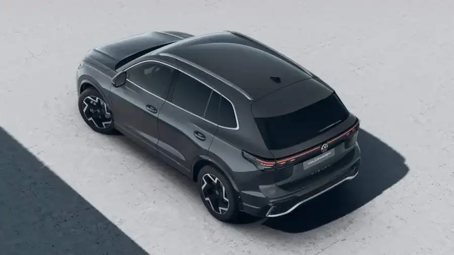 Renting Volkswagen Tiguan1.5 eTSI DSG R-Line Gris Delfín, Blanco Sin Entrada