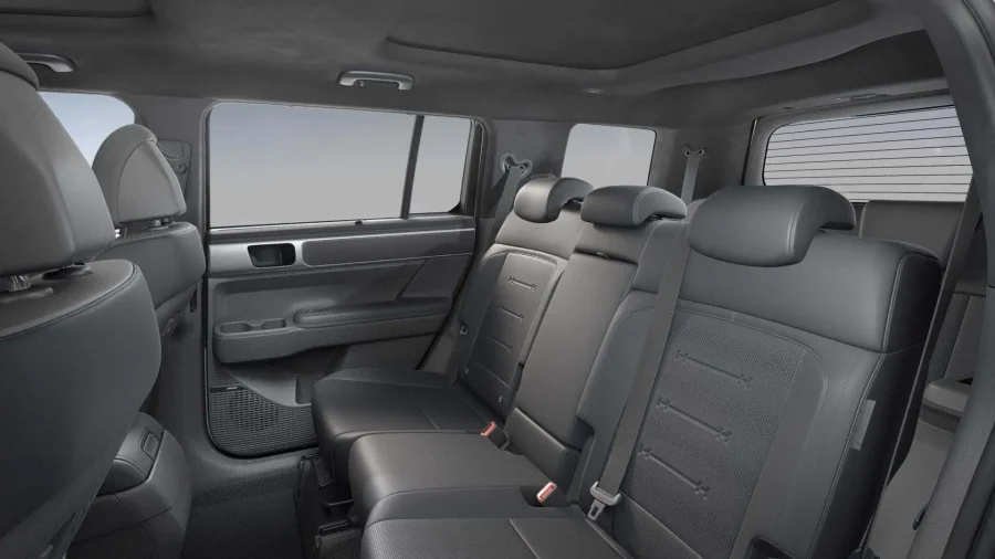 Renting Hyundai Santa Fe1.6 TGDi HEV 4X4 AT Calligraphy Creamy White Sin Entrada