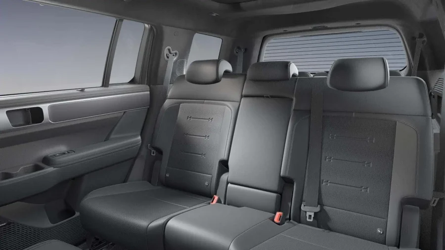 Renting Hyundai Santa Fe1.6 TGDi HEV 4X4 AT Calligraphy Creamy White Sin Entrada