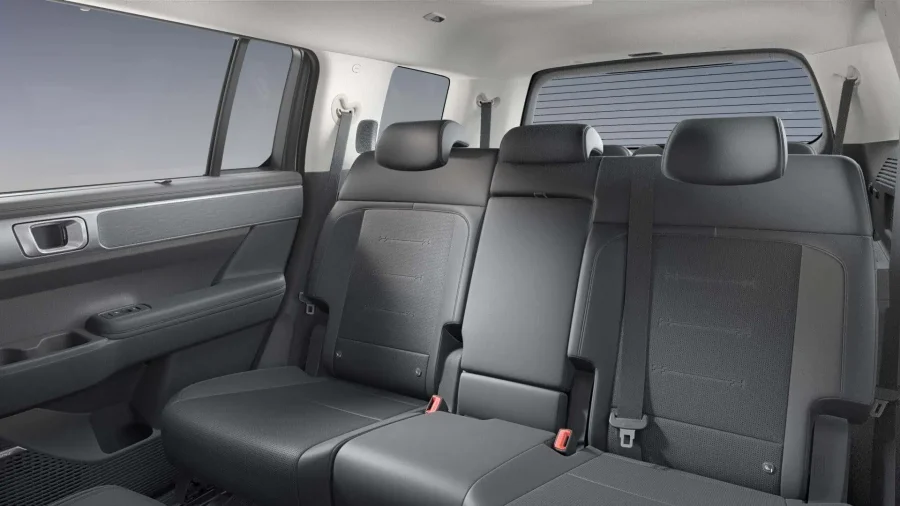 Renting Hyundai Santa Fe1.6 TGDi PHEV 4X4 AT Style Creamy White Sin Entrada