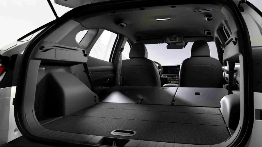 Renting Hyundai Tucson1.6D 48V DT Black Line Atlas White Sin Entrada