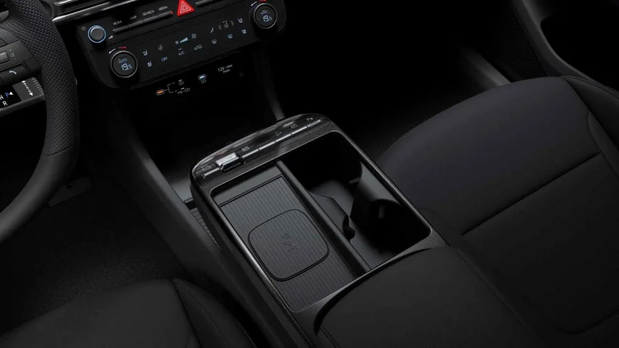 Renting Hyundai Tucson1.6D 48V DT Black Line Atlas White Sin Entrada