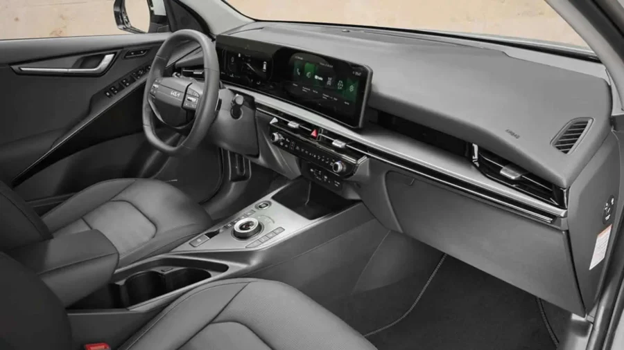 Renting Kia Niro1.6 HEV Concept Runway Red, Clear White, Steel Gray, Interstellar Grey Sin Entrada