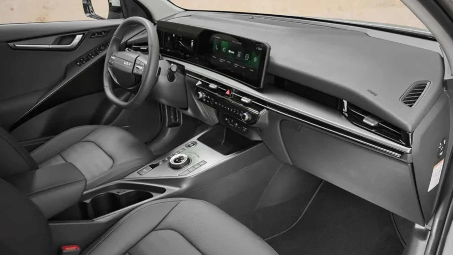 Renting Kia Niro1.6 HEV Concept Runway Red, Clear White Sin Entrada