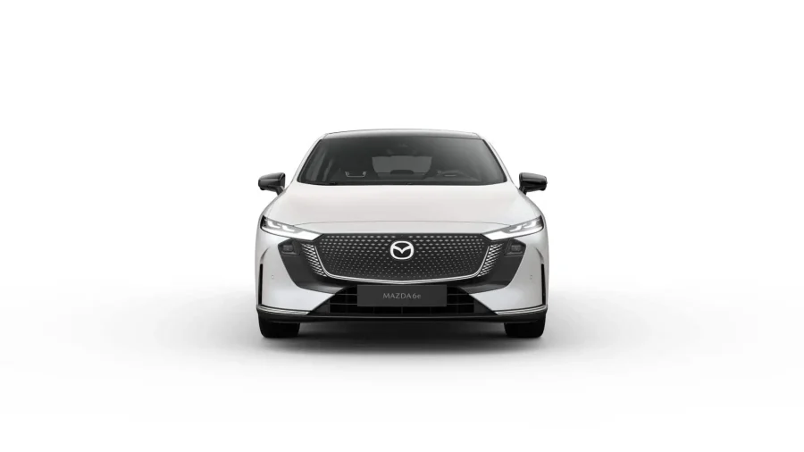 Renting Mazda 6eEV Takumi Blanco Sin Entrada