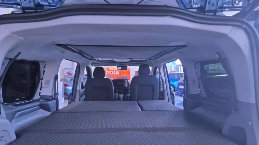 Renting Ford TransitCustom Kombi 2.0 EcoBlue 320 L1 Trend CAMPERIZADA Magnetic Sin Entrada