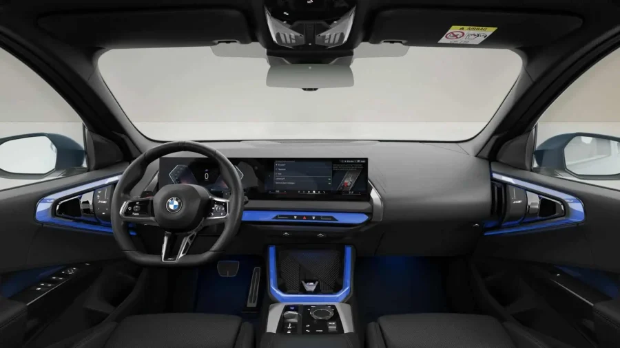 Renting BMW X330e xDrive M Sport Black Sapphire, Arctic Race Blue Sin Entrada