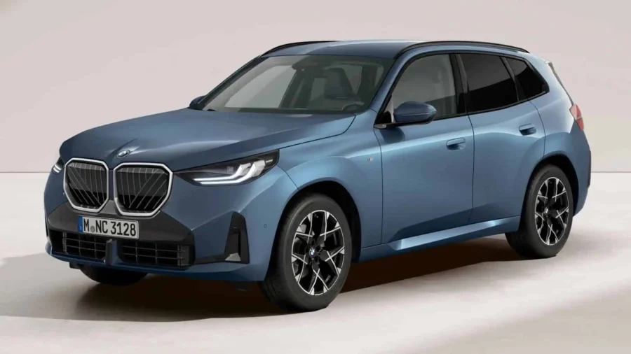 Renting BMW X320d xDrive M Sport Arctic Race Blue, Black Sapphire Sin Entrada