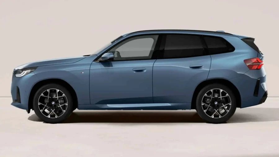 Renting BMW X320d xDrive M Sport Arctic Race Blue, Black Sapphire Sin Entrada