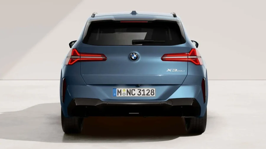 Renting BMW X320d xDrive M Sport Arctic Race Blue, Black Sapphire Sin Entrada