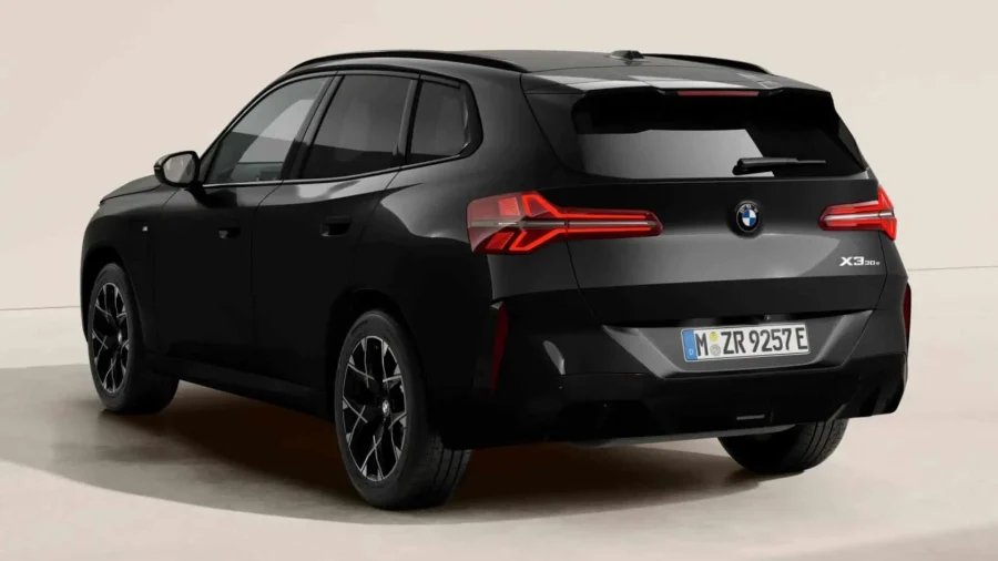 Renting BMW X330e xDrive M Sport Black Sapphire, Arctic Race Blue Sin Entrada