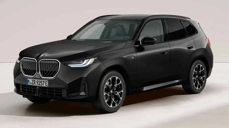 Renting BMW X330e xDrive M Sport Black Sapphire, Arctic Race Blue Sin Entrada