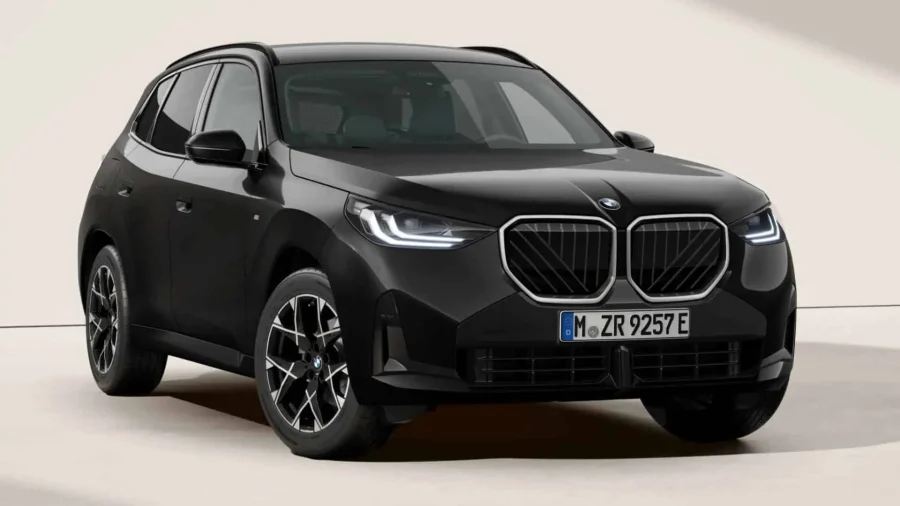 Renting BMW X330e xDrive M Sport Black Sapphire, Arctic Race Blue Sin Entrada