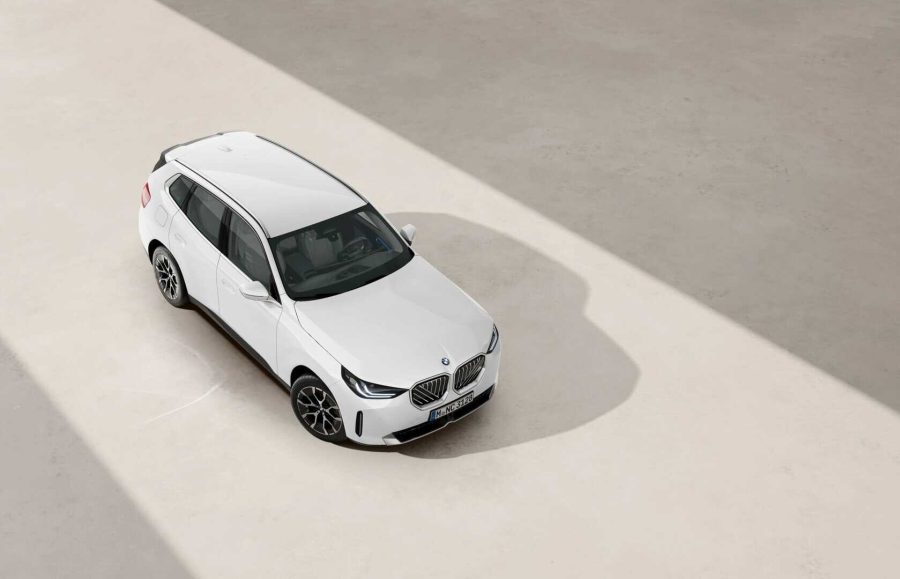 Renting BMW X320d xDrive Alpine White Sin Entrada