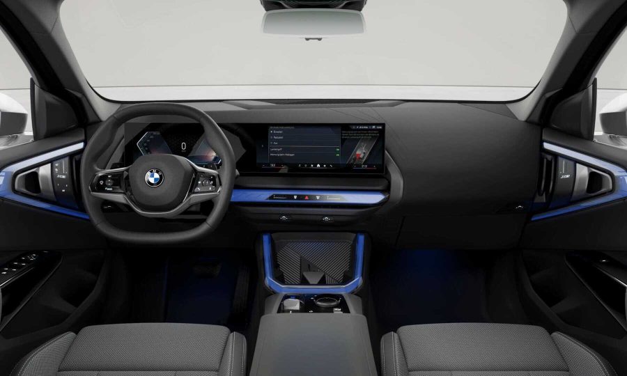Renting BMW X320d xDrive Alpine White Sin Entrada