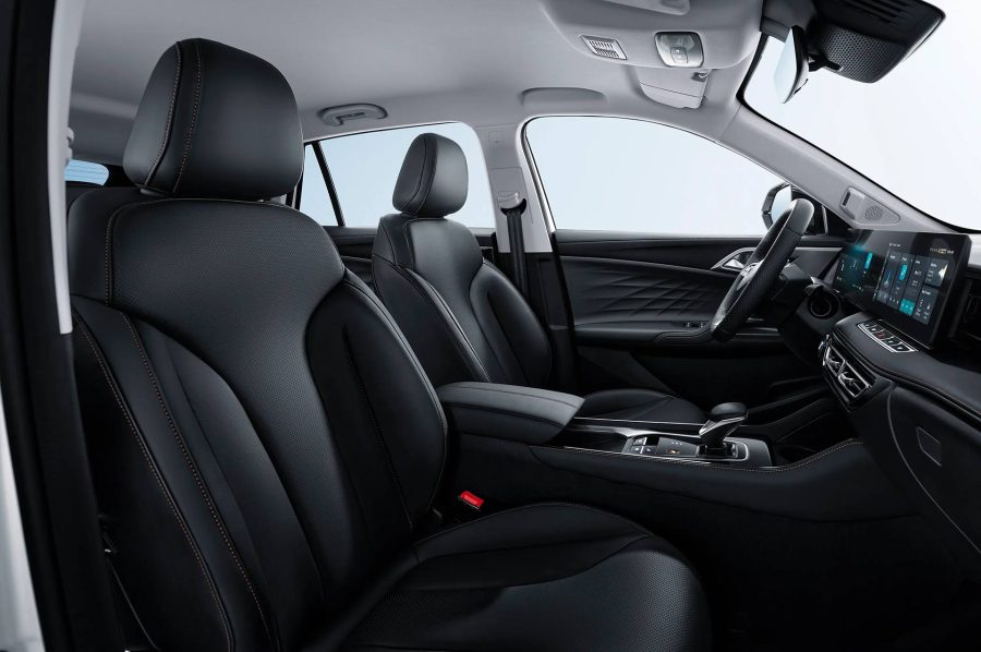 Renting MG HSPHEV Luxury Pearl White Sin Entrada