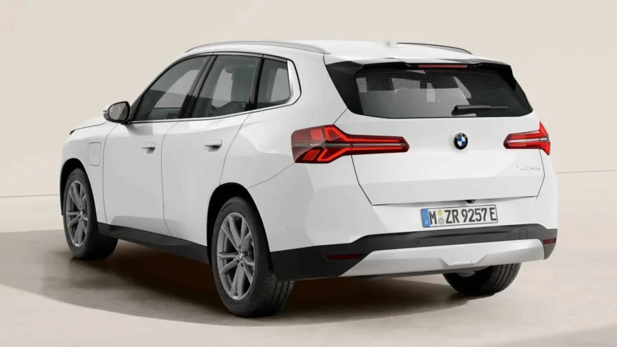 Renting BMW X330e xDrive Alpine White Sin Entrada