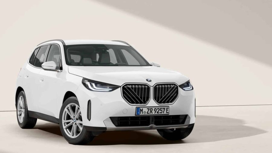 Renting BMW X330e xDrive Alpine White Sin Entrada