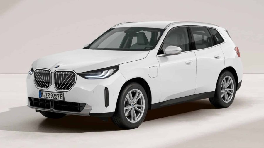 Renting BMW X330e xDrive Alpine White Sin Entrada