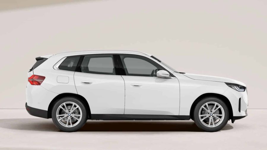 Renting BMW X330e xDrive Alpine White Sin Entrada