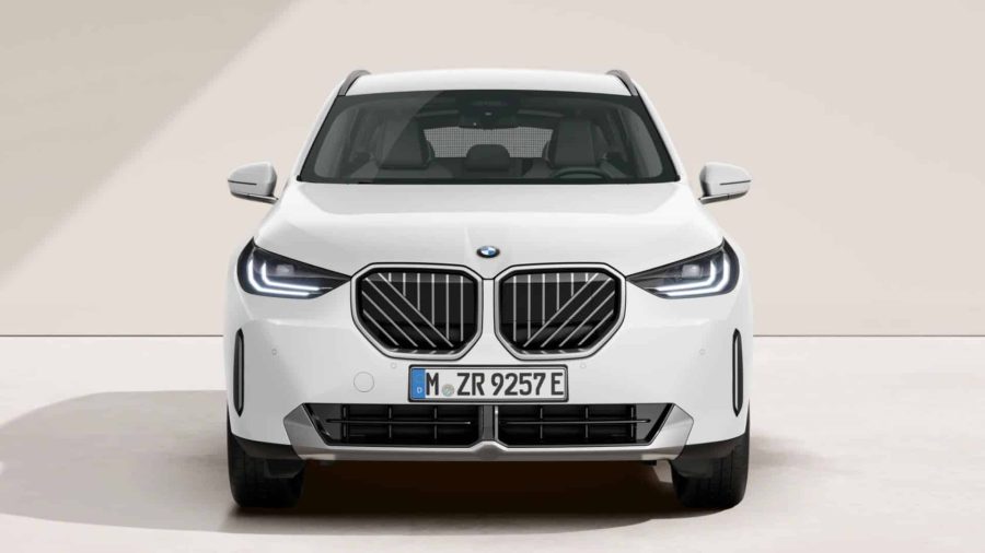 Renting BMW X330e xDrive Alpine White Sin Entrada