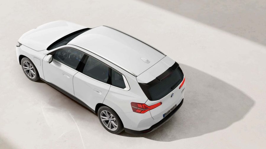 Renting BMW X330e xDrive Alpine White Sin Entrada
