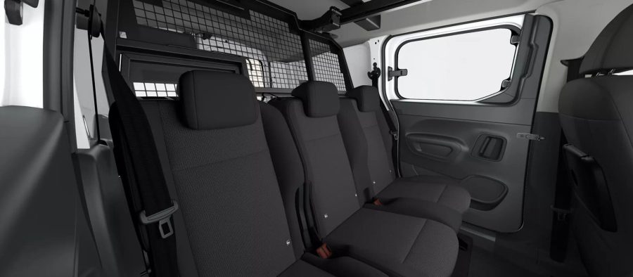Renting Toyota Proace CityCombi 50kW EV N1 L2 GX Blanco Polar Sin Entrada