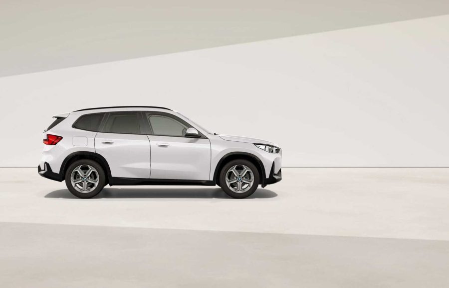 Renting BMW X1sDrive 20d Mineral White, Night Dusk Blue Sin Entrada