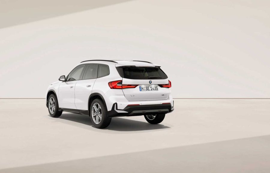 Renting BMW X1sDrive 20d Mineral White, Night Dusk Blue Sin Entrada