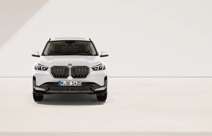 Renting BMW X1sDrive 20d Mineral White, Night Dusk Blue Sin Entrada