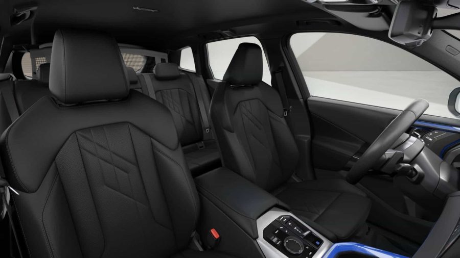 Renting BMW X320d xDrive M Sport Arctic Race Blue, Black Sapphire Sin Entrada