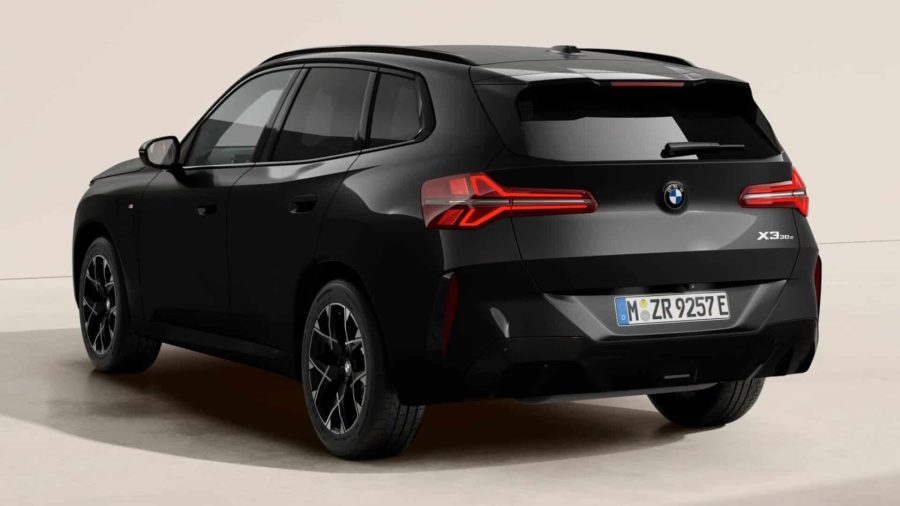 Renting BMW X330e xDrive M Sport Black Sapphire, Arctic Race Blue Sin Entrada
