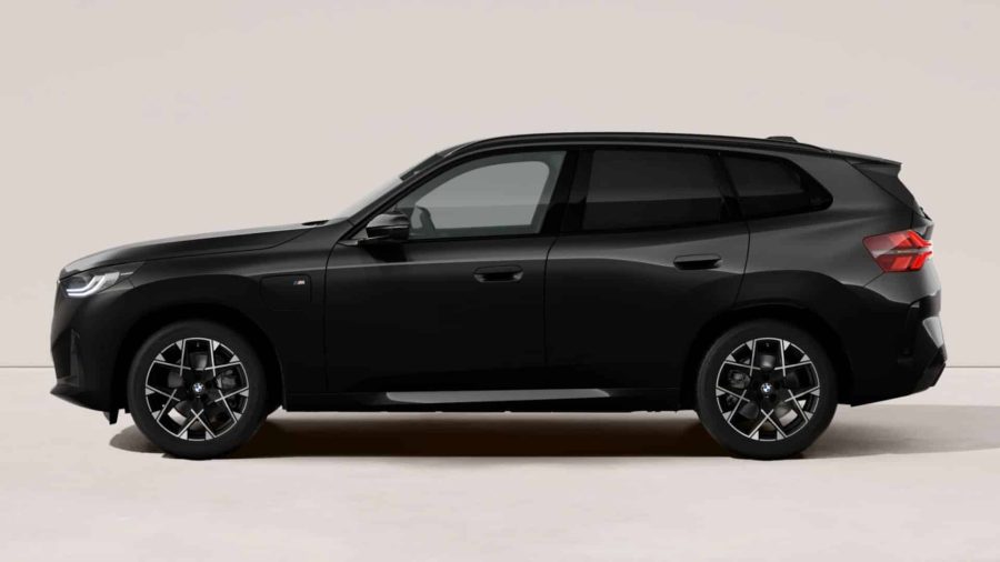 Renting BMW X330e xDrive M Sport Black Sapphire, Arctic Race Blue Sin Entrada