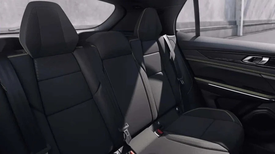 Renting Lynk & Co 011.5 PHEV Core Mineral Green, Crystal White, Sparking Black Sin Entrada
