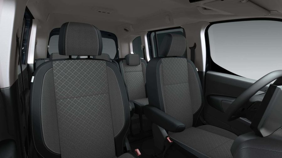 Renting Opel Combo1.5 TD S/S AT8 Ultimate Kiama Blue Sin Entrada