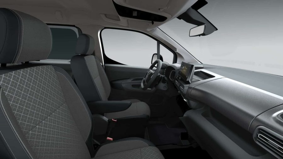 Renting Opel Combo1.5 TD S/S AT8 Ultimate Kiama Blue Sin Entrada