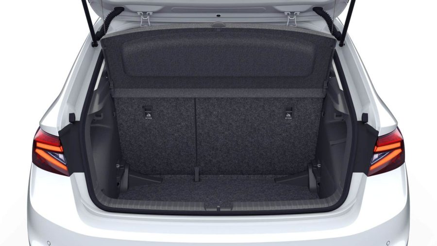 Renting Skoda Fabia1.0 TSI DSG Selection Blanco Luna, Gris Graphite Sin Entrada