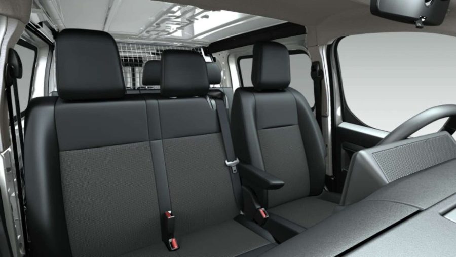 Renting Opel VivaroDoble Cabina Plegable 1.5 BlueHDi 120 Kaolin White Sin Entrada